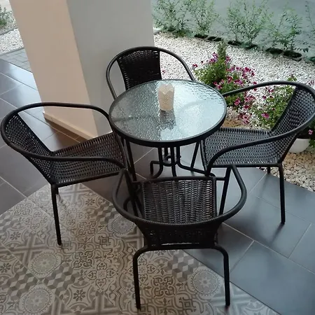 Downtown Deluxe * Eger