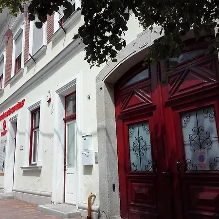 Downtown Deluxe Eger